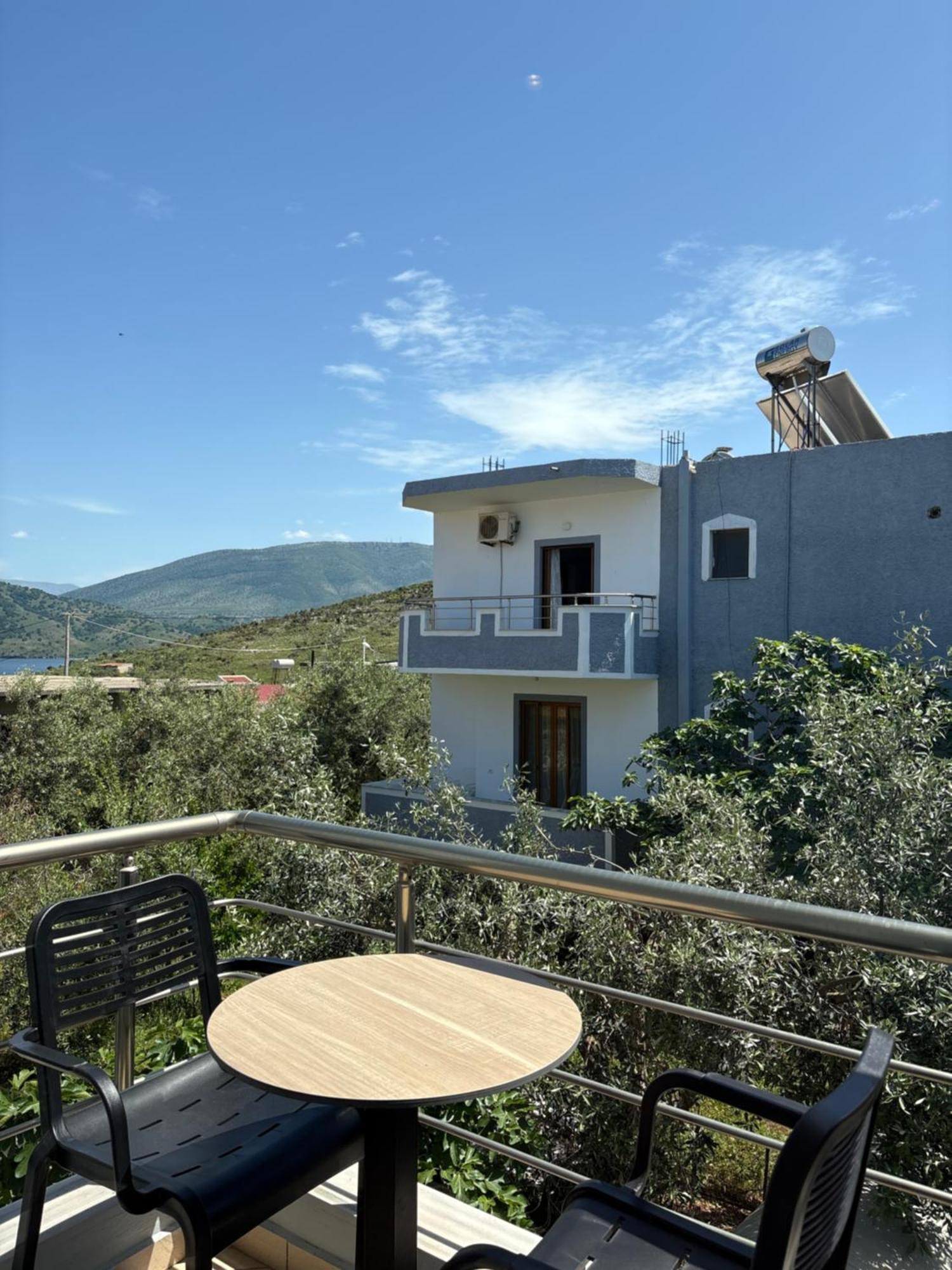 Apartment Xhonis *