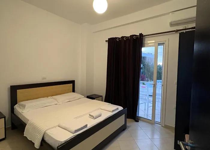 Xhonis Apartments