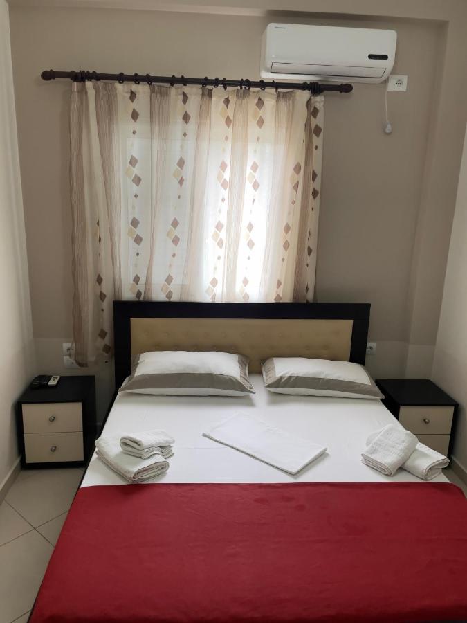 Xhonis Apartment *