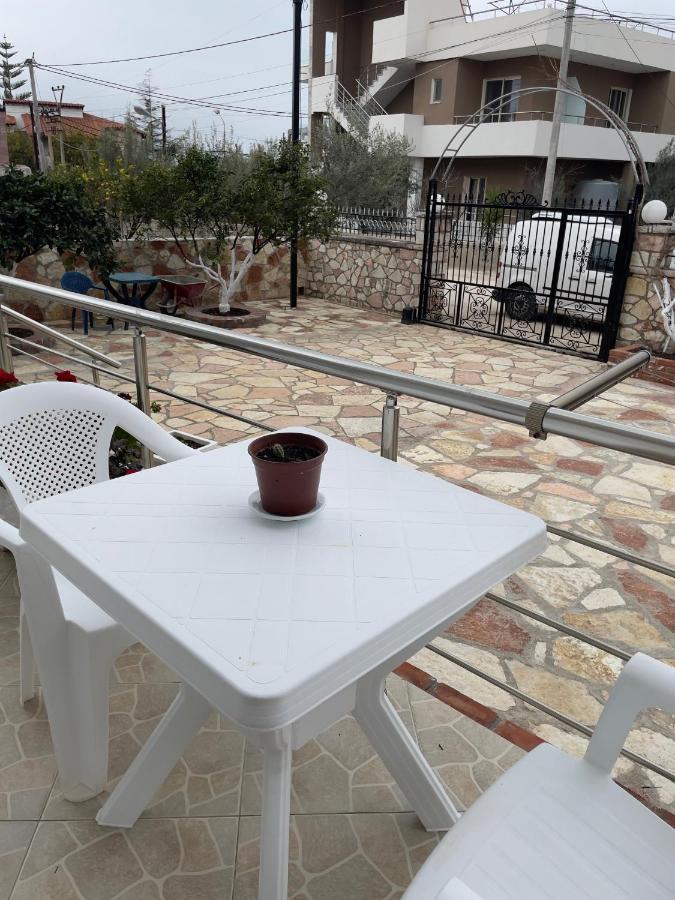 Apartment Xhonis *