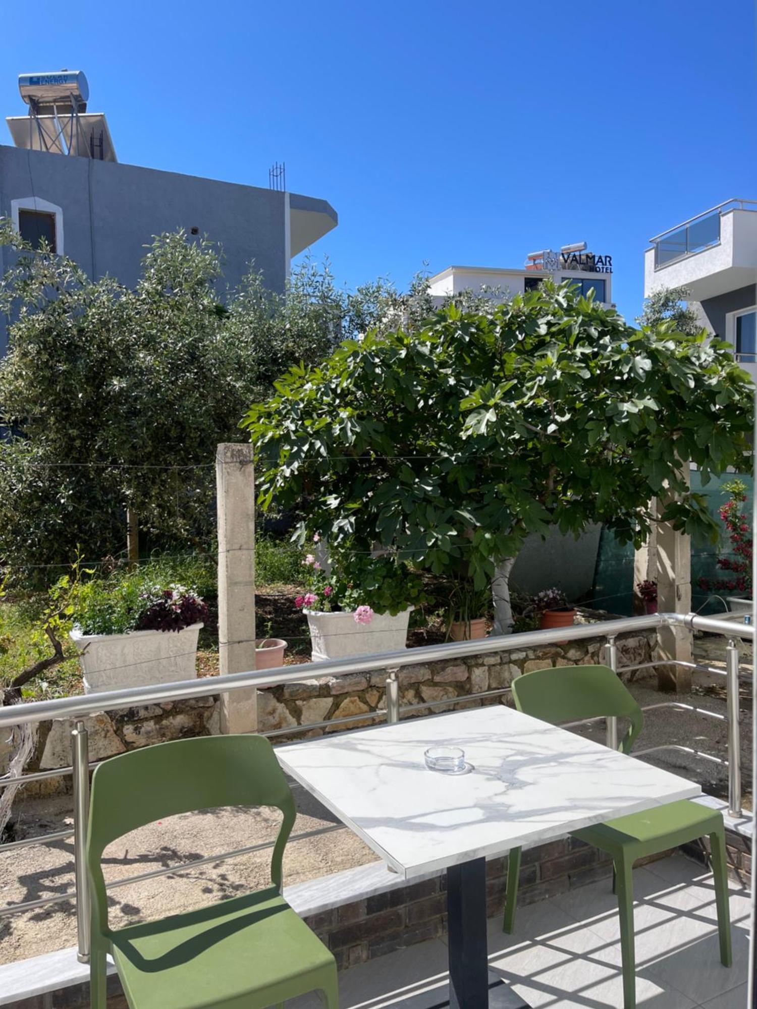 Apartment Xhonis *