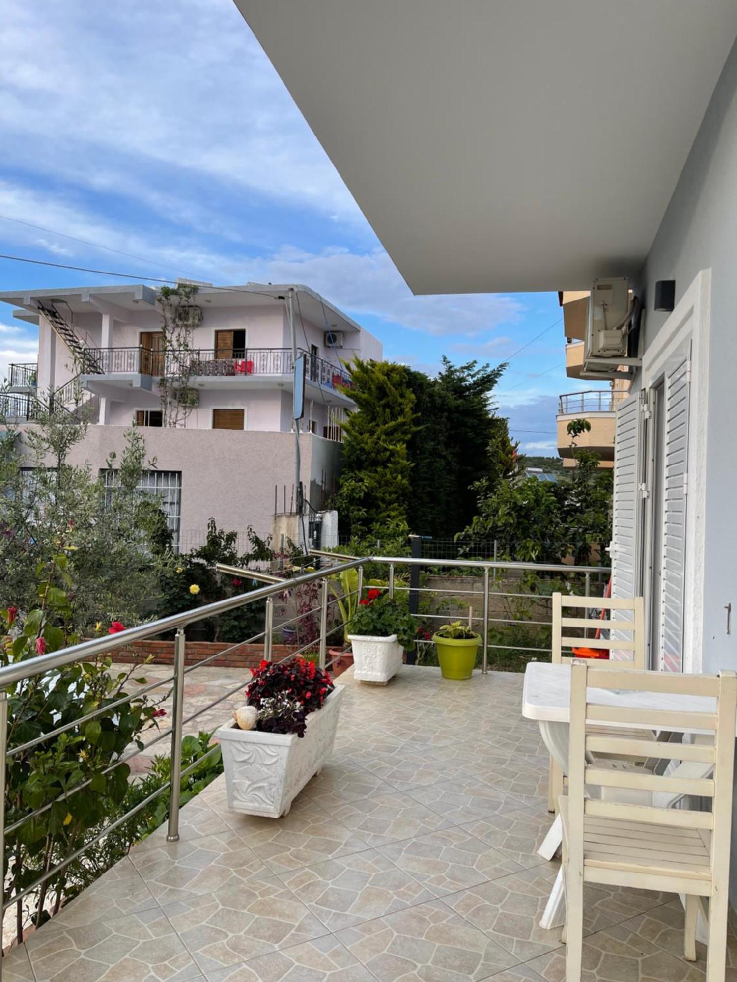 Xhonis Apartment