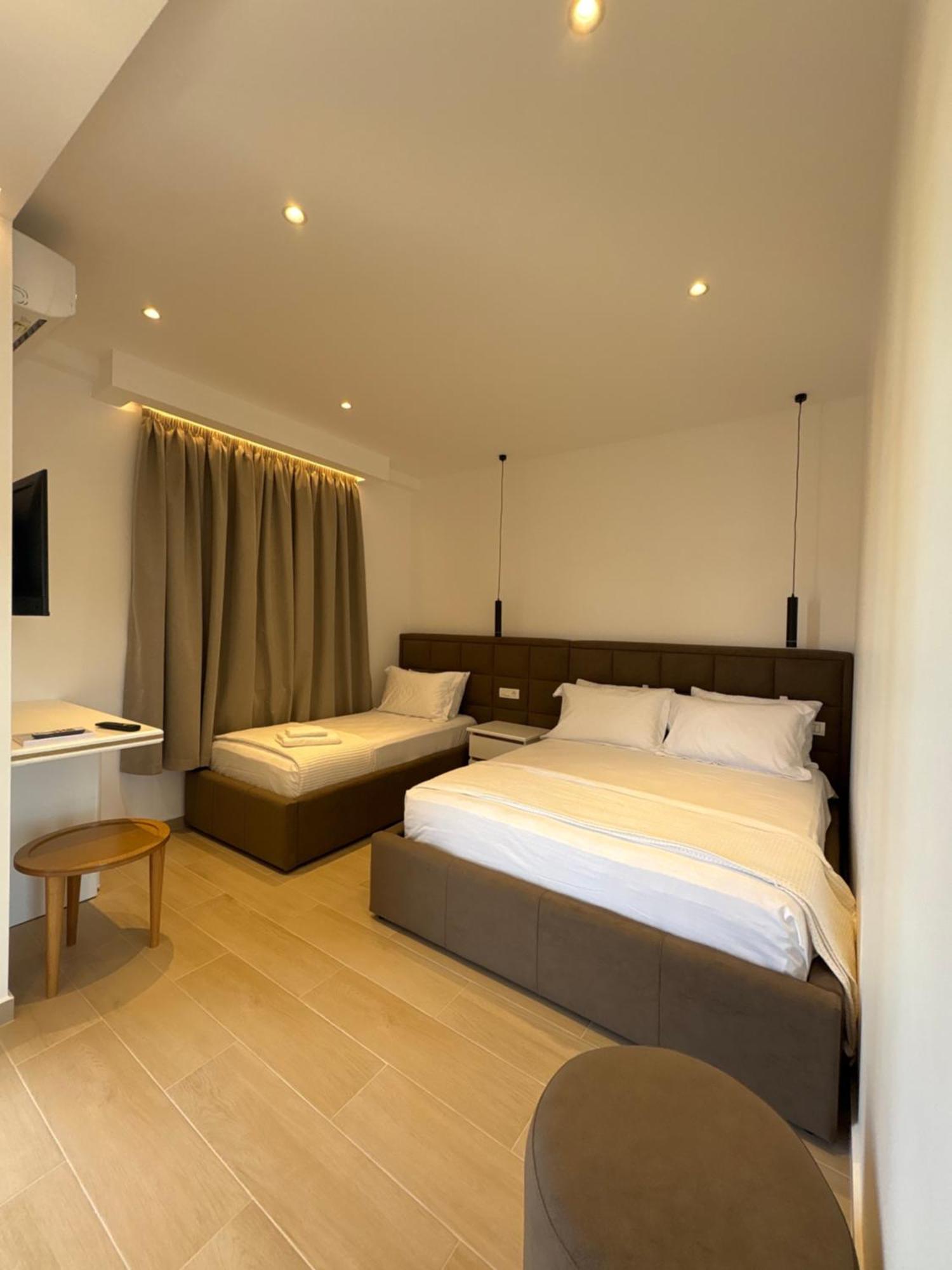Xhonis Apartment *