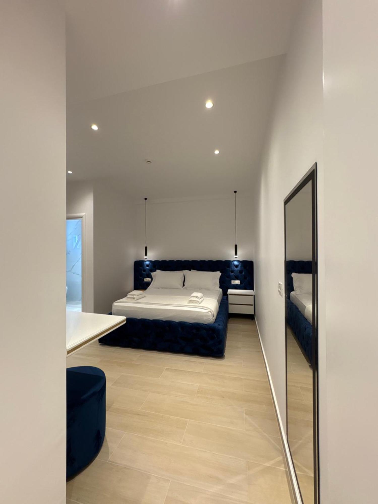 Xhonis Apartment *