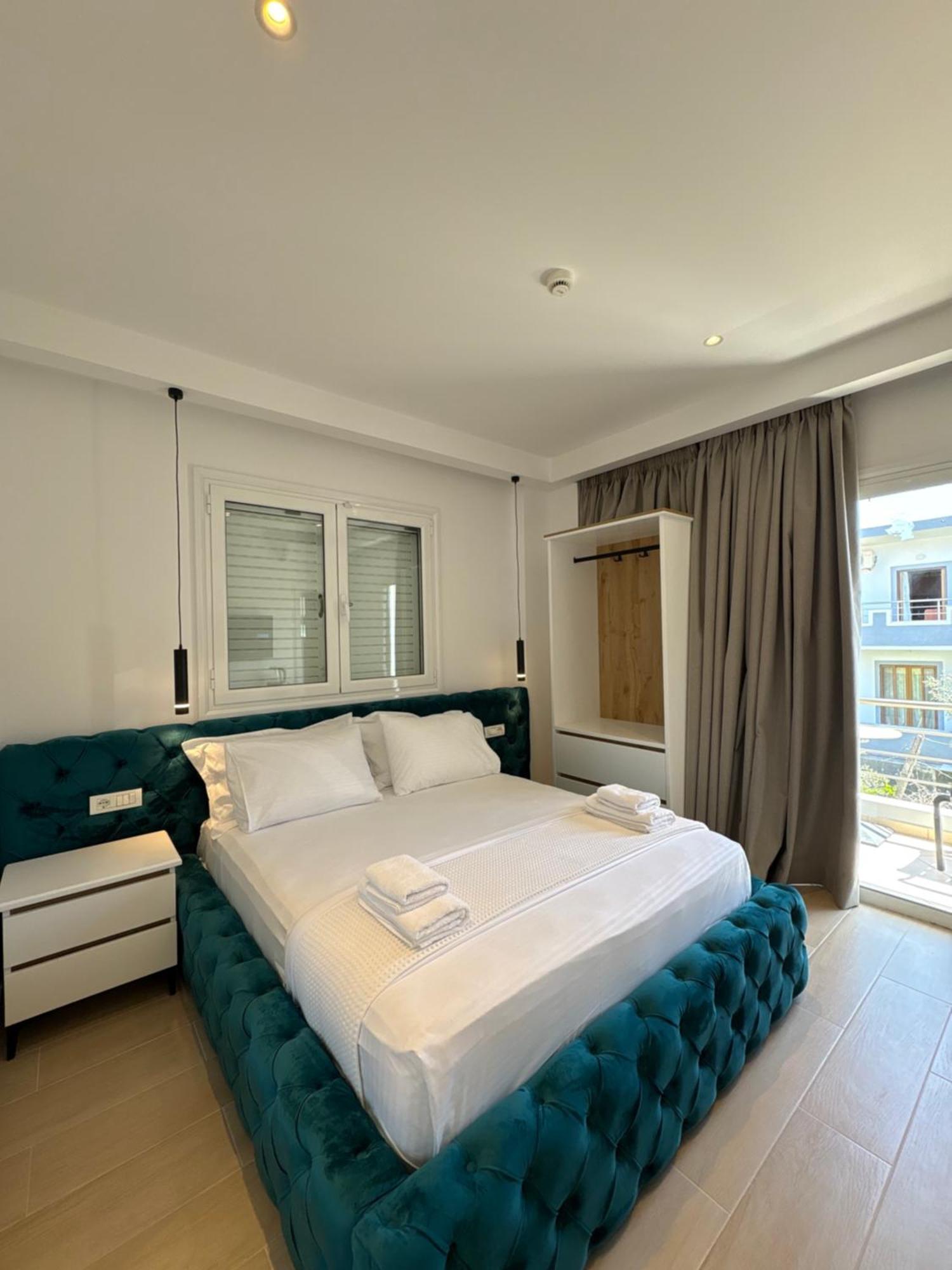 Apartment Xhonis *