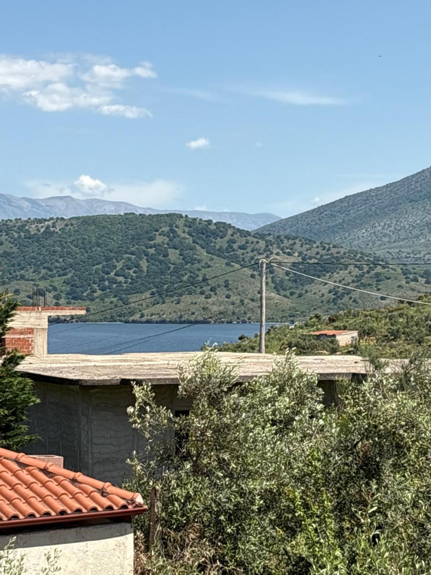 Apartment Xhonis