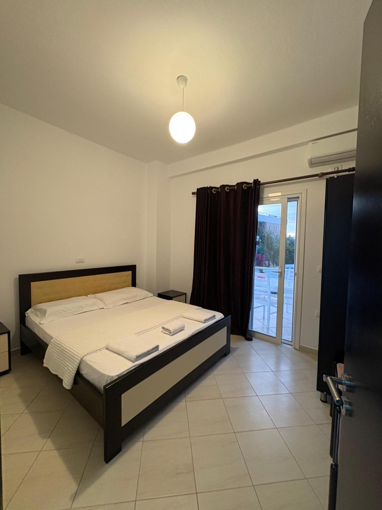 Xhonis Apartment