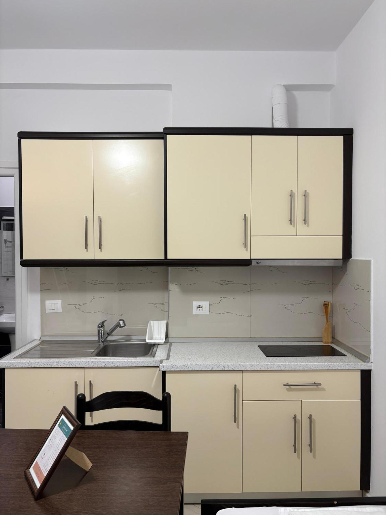 Apartment Xhonis