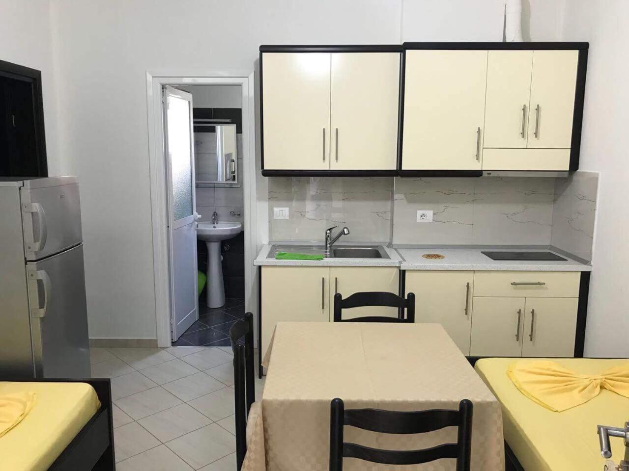 Xhonis Apartment