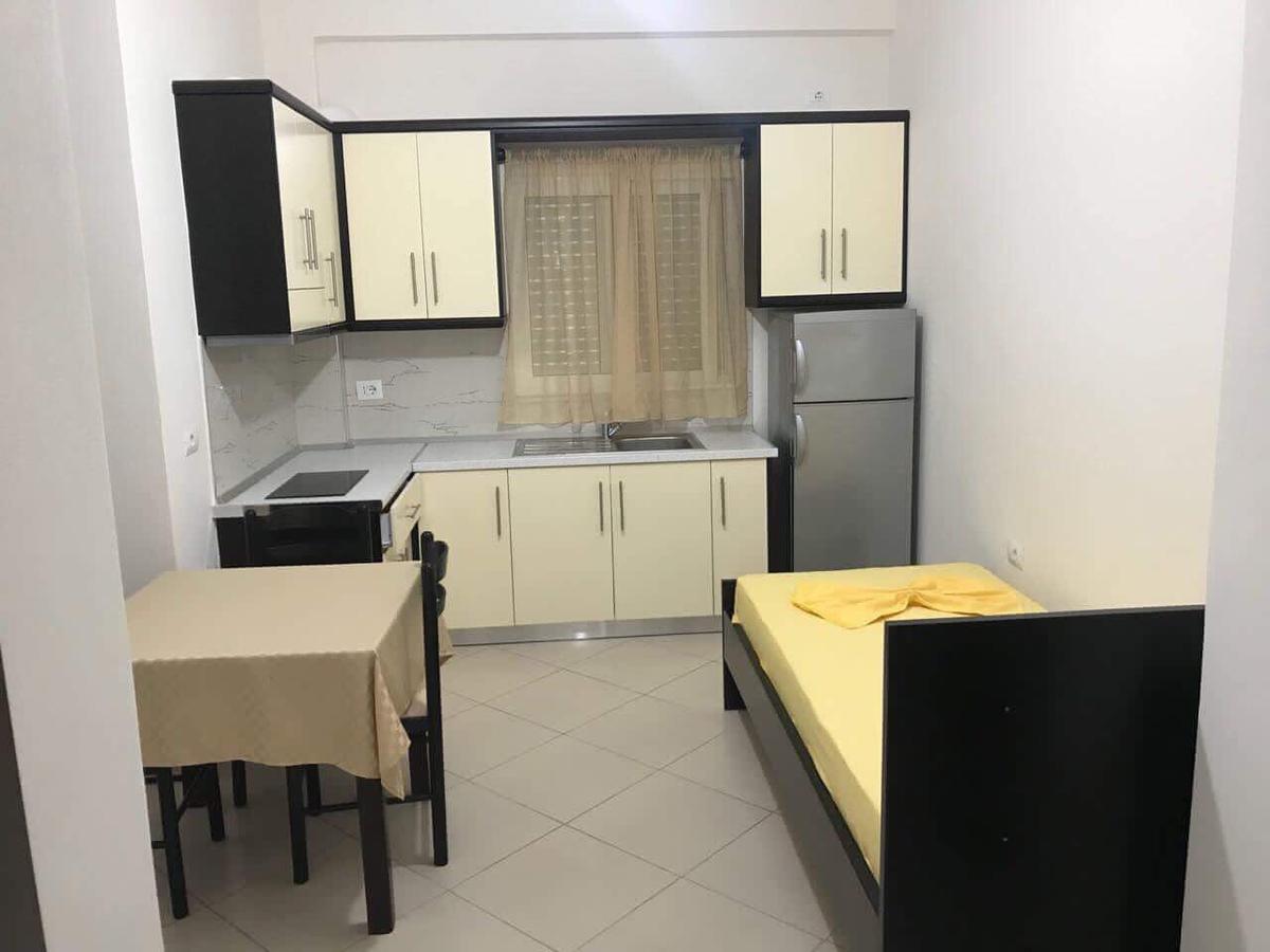 Xhonis Apartment *